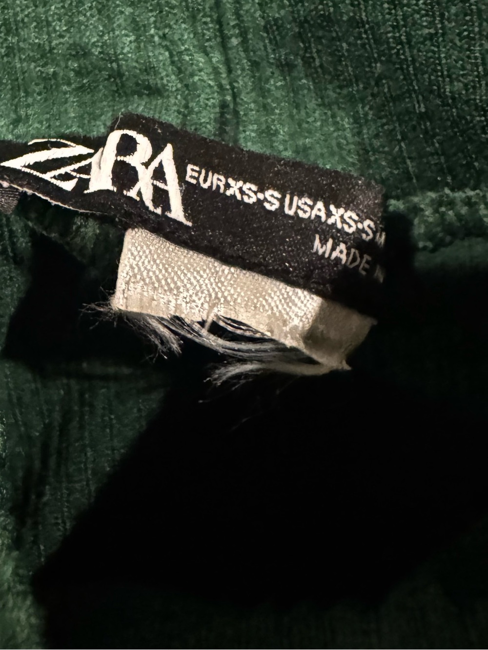 Zara. Sleeveless Mock Neck Crop Top in Forest Green. Sz XS - Picture 4 of 4